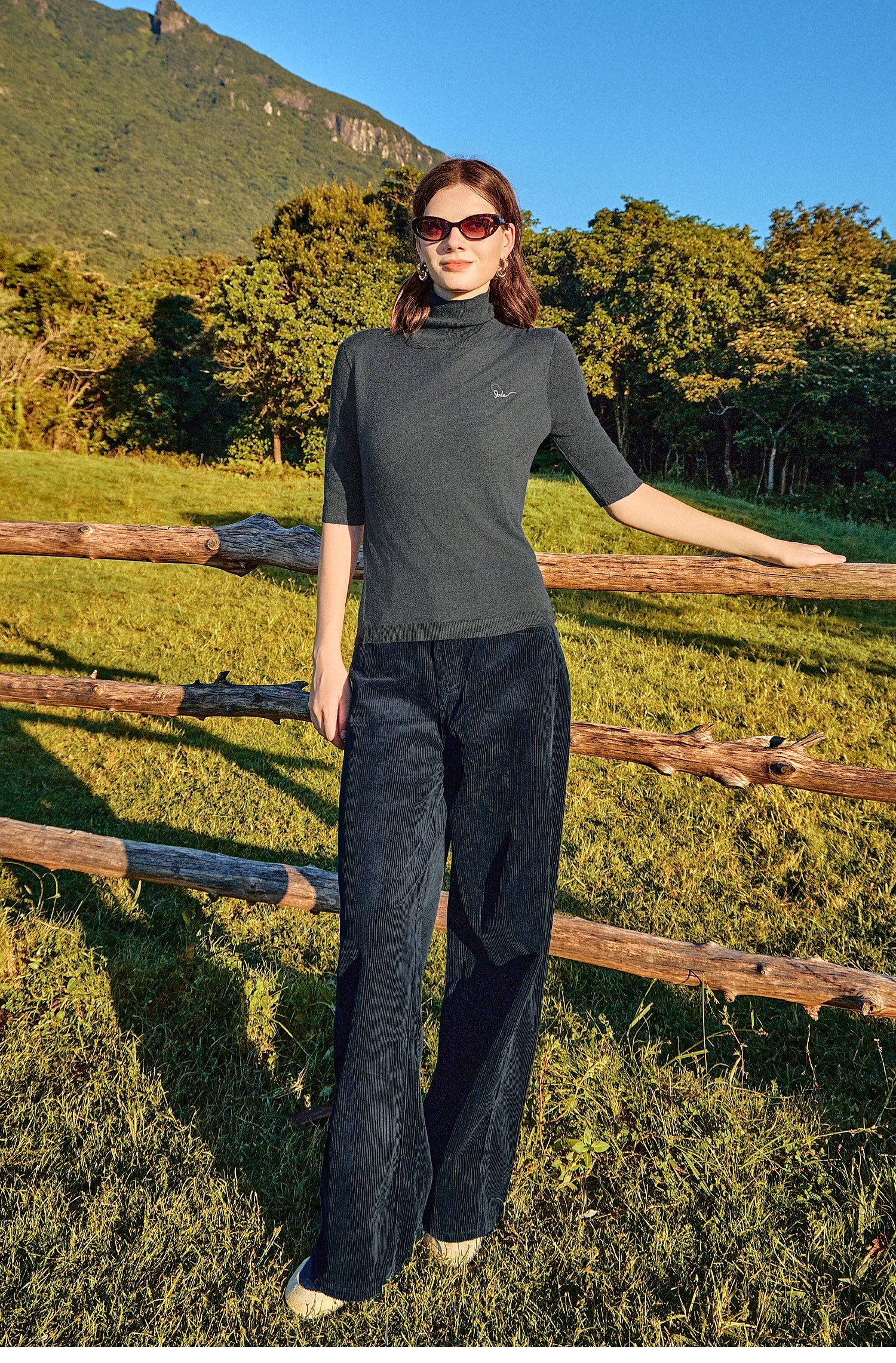 KAMILAN Woolen twill pants - New autumn 2025 collection. High-waisted, wide-leg pants. Loose, straight fit. Casual long pants. Floor-length.