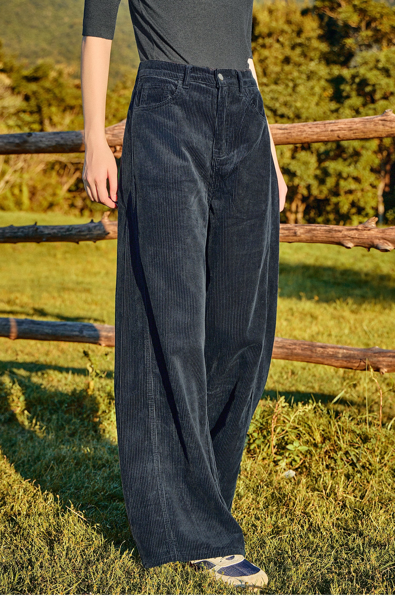 KAMILAN Woolen twill pants - New autumn 2025 collection. High-waisted, wide-leg pants. Loose, straight fit. Casual long pants. Floor-length.