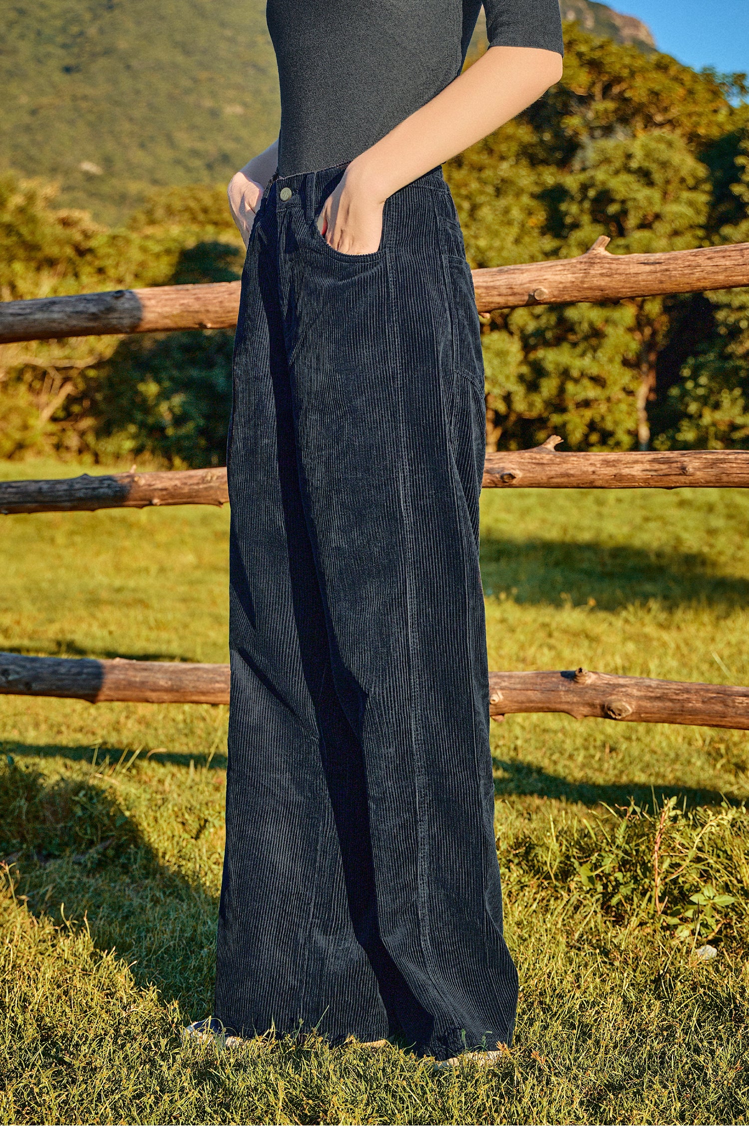 KAMILAN Woolen twill pants - New autumn 2025 collection. High-waisted, wide-leg pants. Loose, straight fit. Casual long pants. Floor-length.