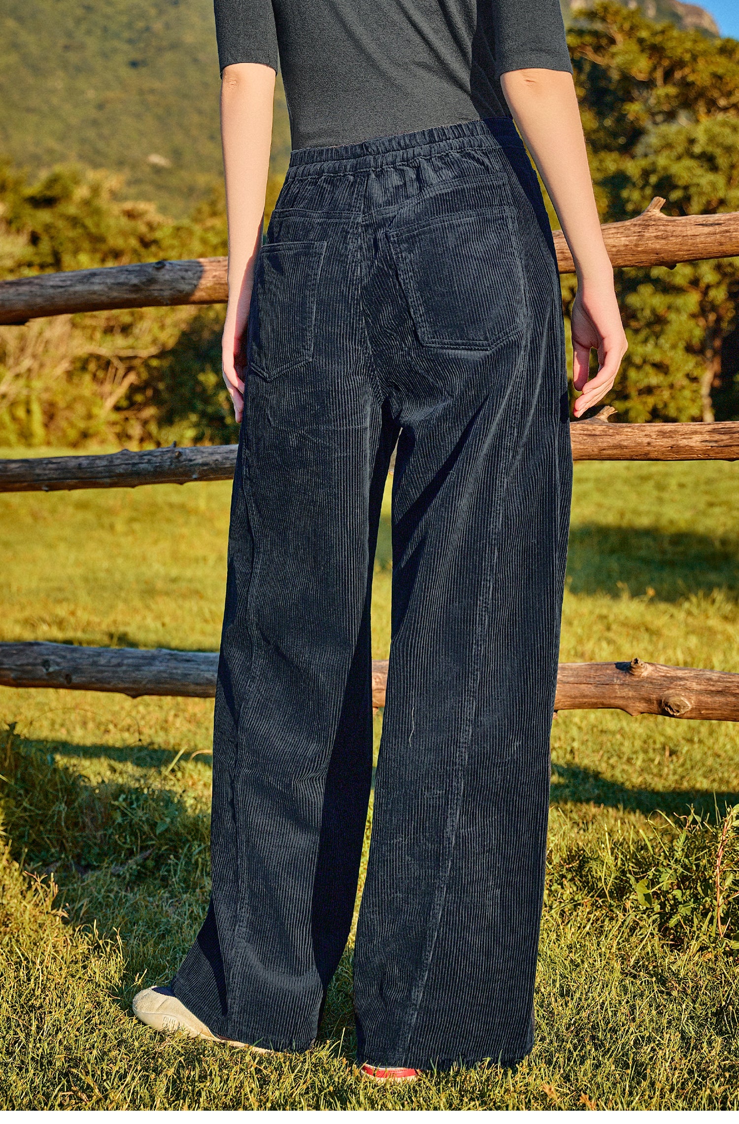 KAMILAN Woolen twill pants - New autumn 2025 collection. High-waisted, wide-leg pants. Loose, straight fit. Casual long pants. Floor-length.