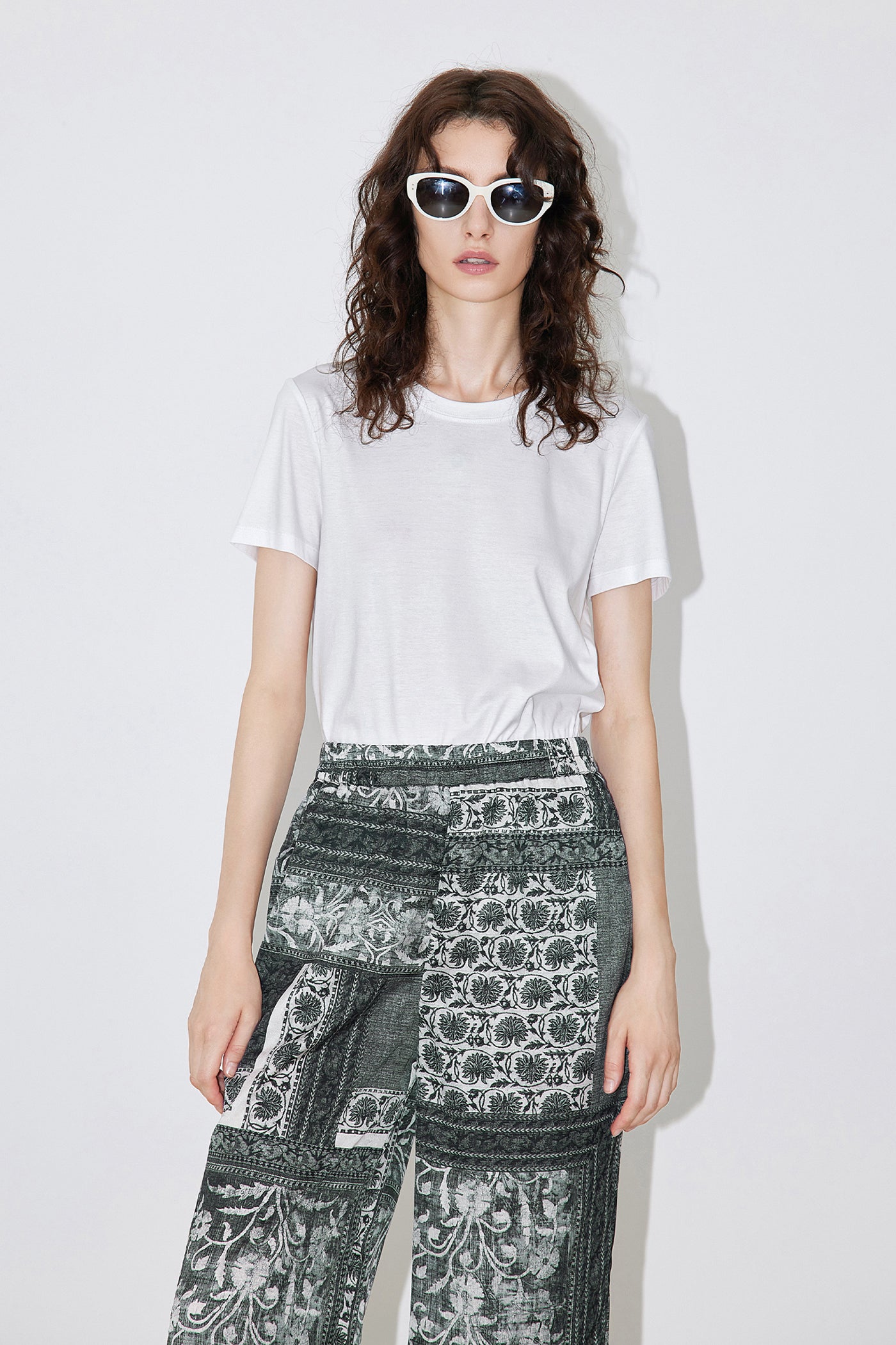 Kamilan Classic White  Crewneck Tee