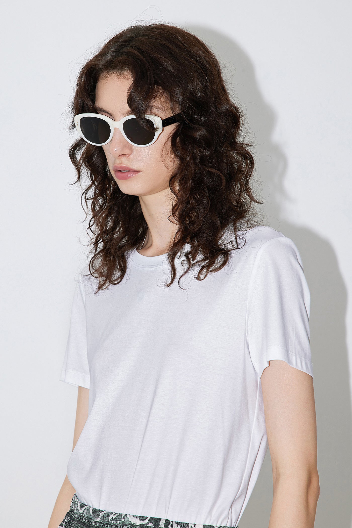 Kamilan Classic White  Crewneck Tee