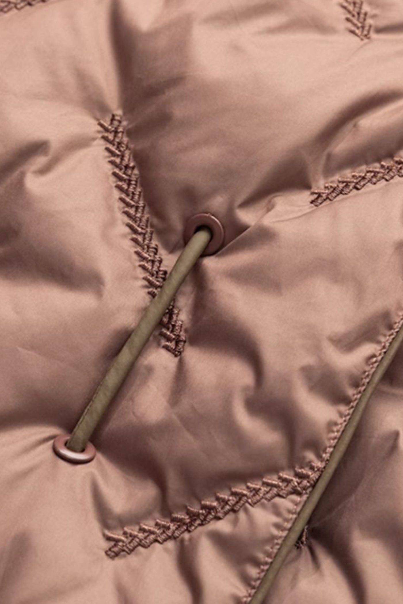 KAMILAN Quilted Mid-Length Down Coat in Sculptural Form
