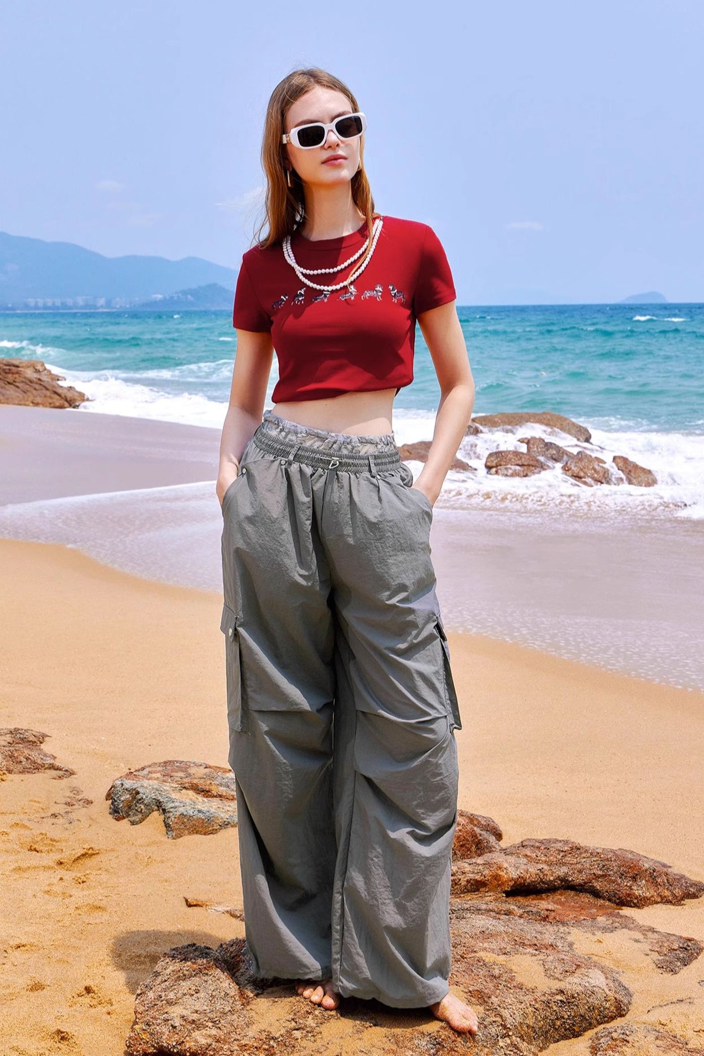 KAMILAN Printed T-Shirt with Faux Pearl Necklace Detail