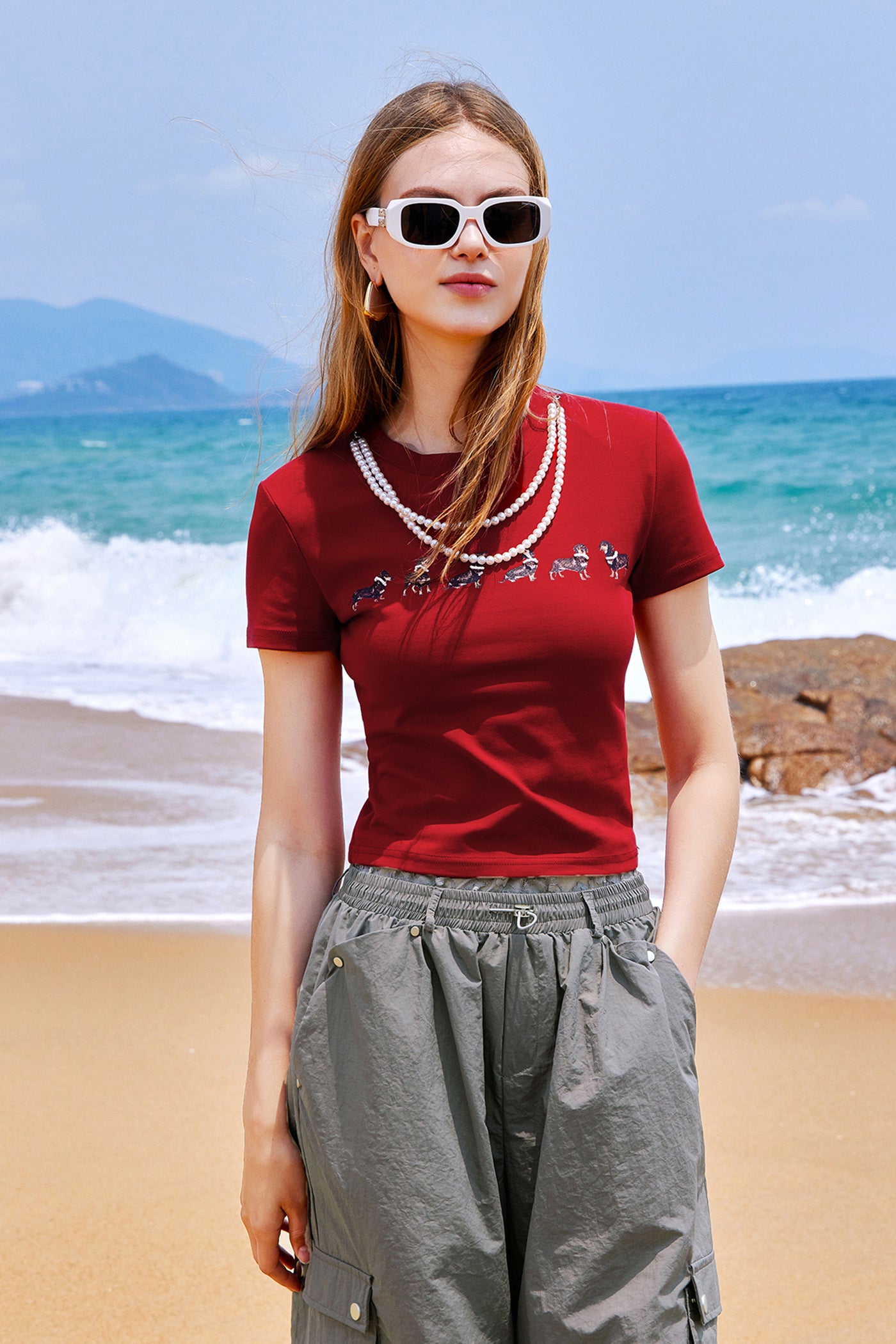 KAMILAN Printed T-Shirt with Faux Pearl Necklace Detail