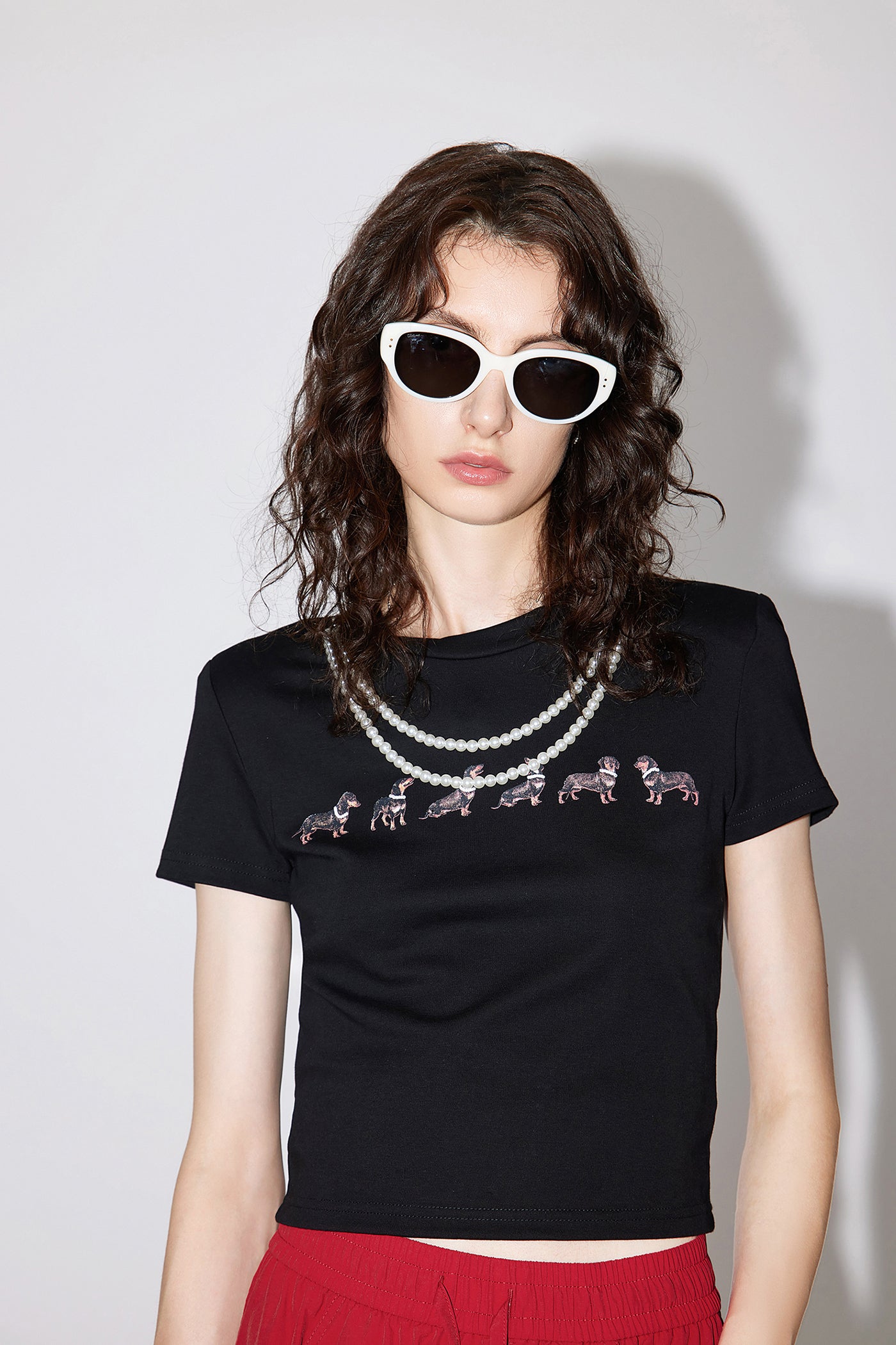KAMILAN Printed T-Shirt with Faux Pearl Necklace Detail