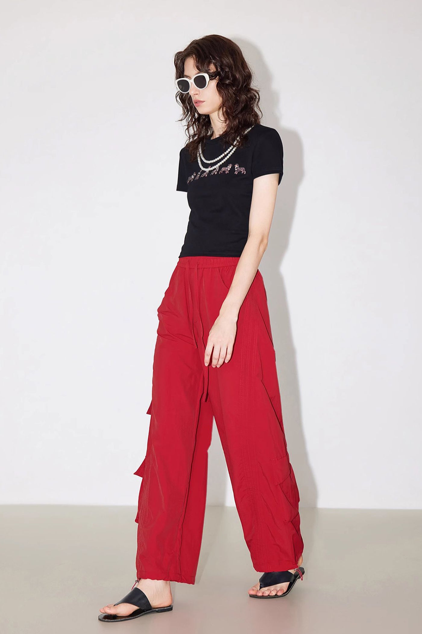 KAMILAN Printed T-Shirt with Faux Pearl Necklace Detail