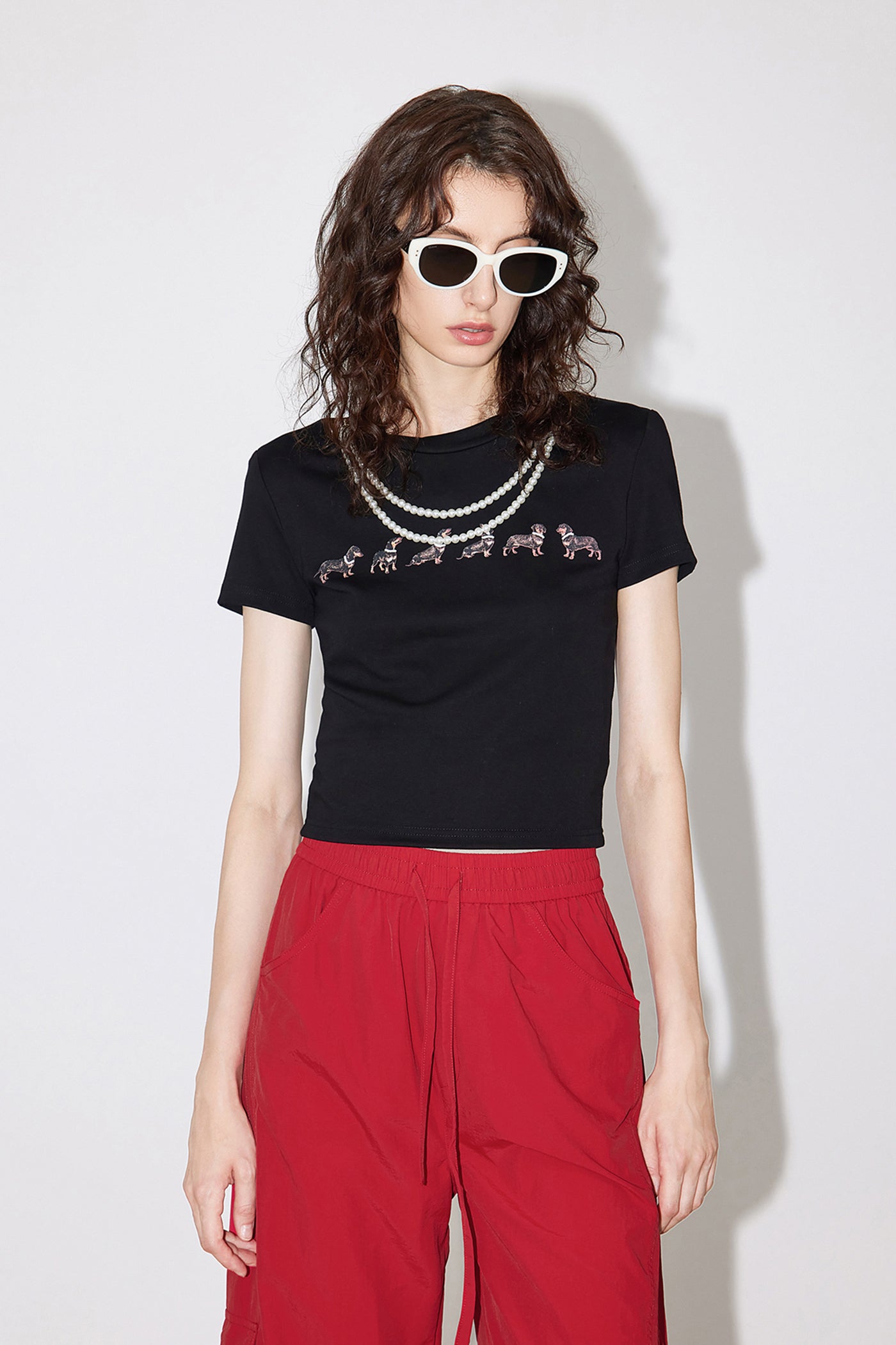 KAMILAN Printed T-Shirt with Faux Pearl Necklace Detail