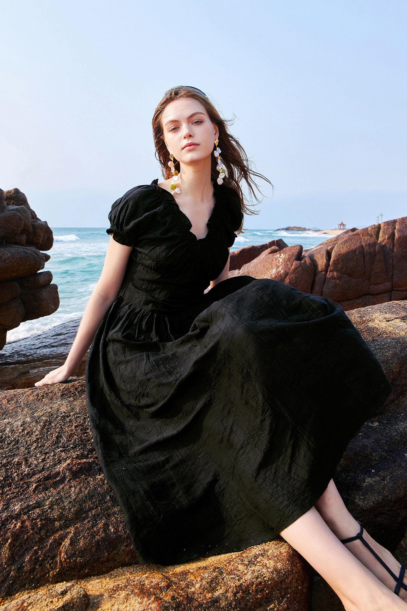 KAMILAN Slim-Fit Black Puff Sleeve Dress