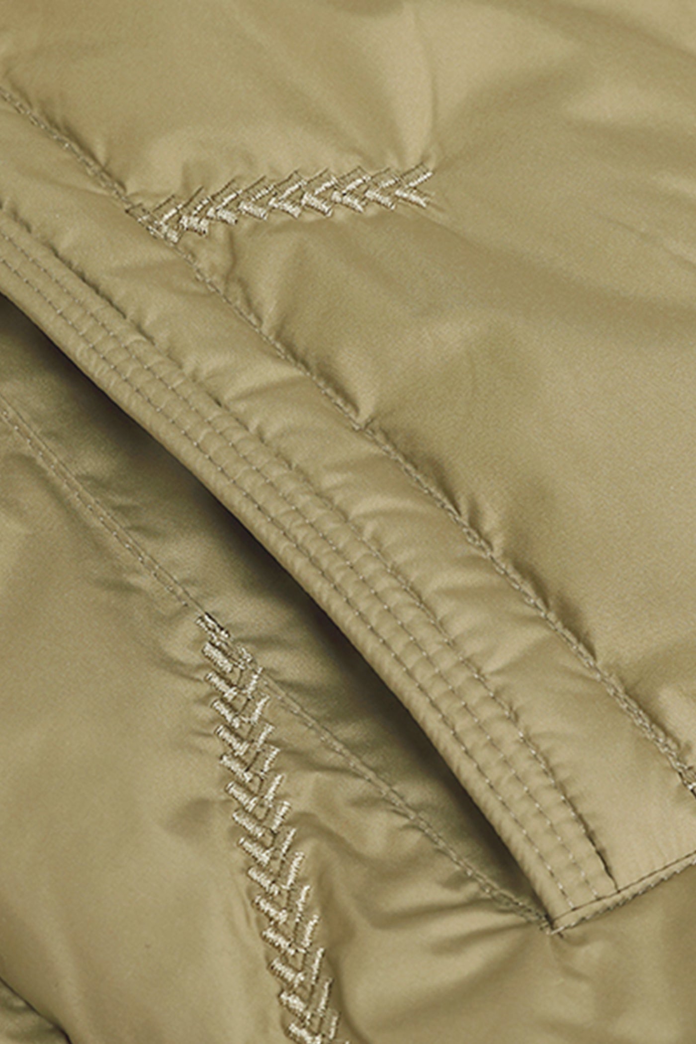 KAMILAN Quilted Down Coat with Structured Stand Collar and Mid-Length Silhouette