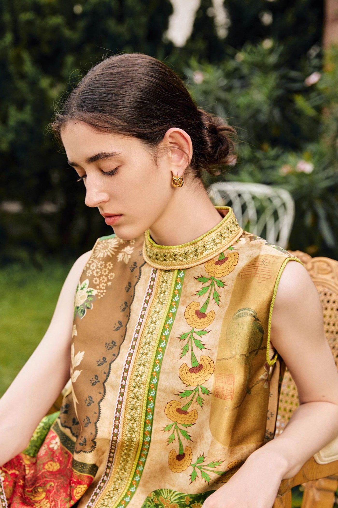KAMILAN Women's Sleeveless Embroidered Printed Shirt – Chic Stand Collar Blouse