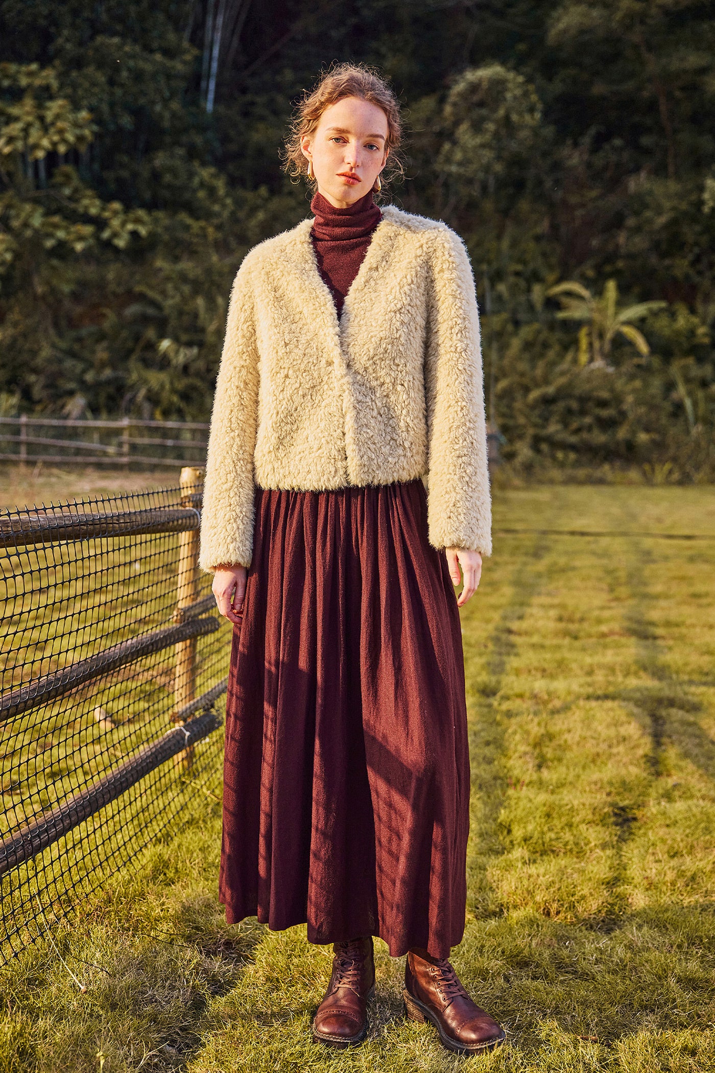 KAMILAN faux fur one V-neck environmental protection fur women's winter short warm Mao Maofaux fur coat.