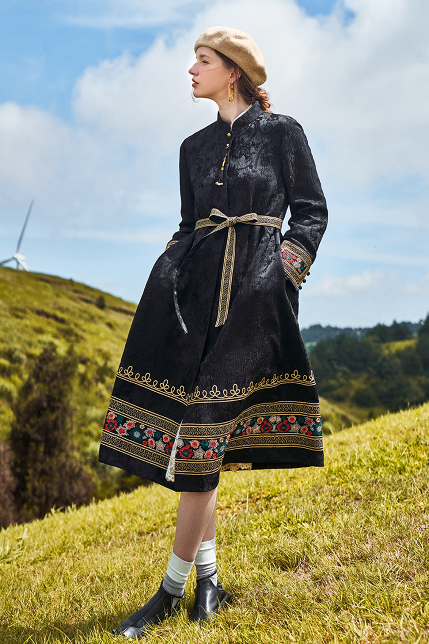 KAMILAN New Chinese Style Embroidered Trench Coat – 2025 Autumn Elegant Long Flared Hem Casual Outerwear