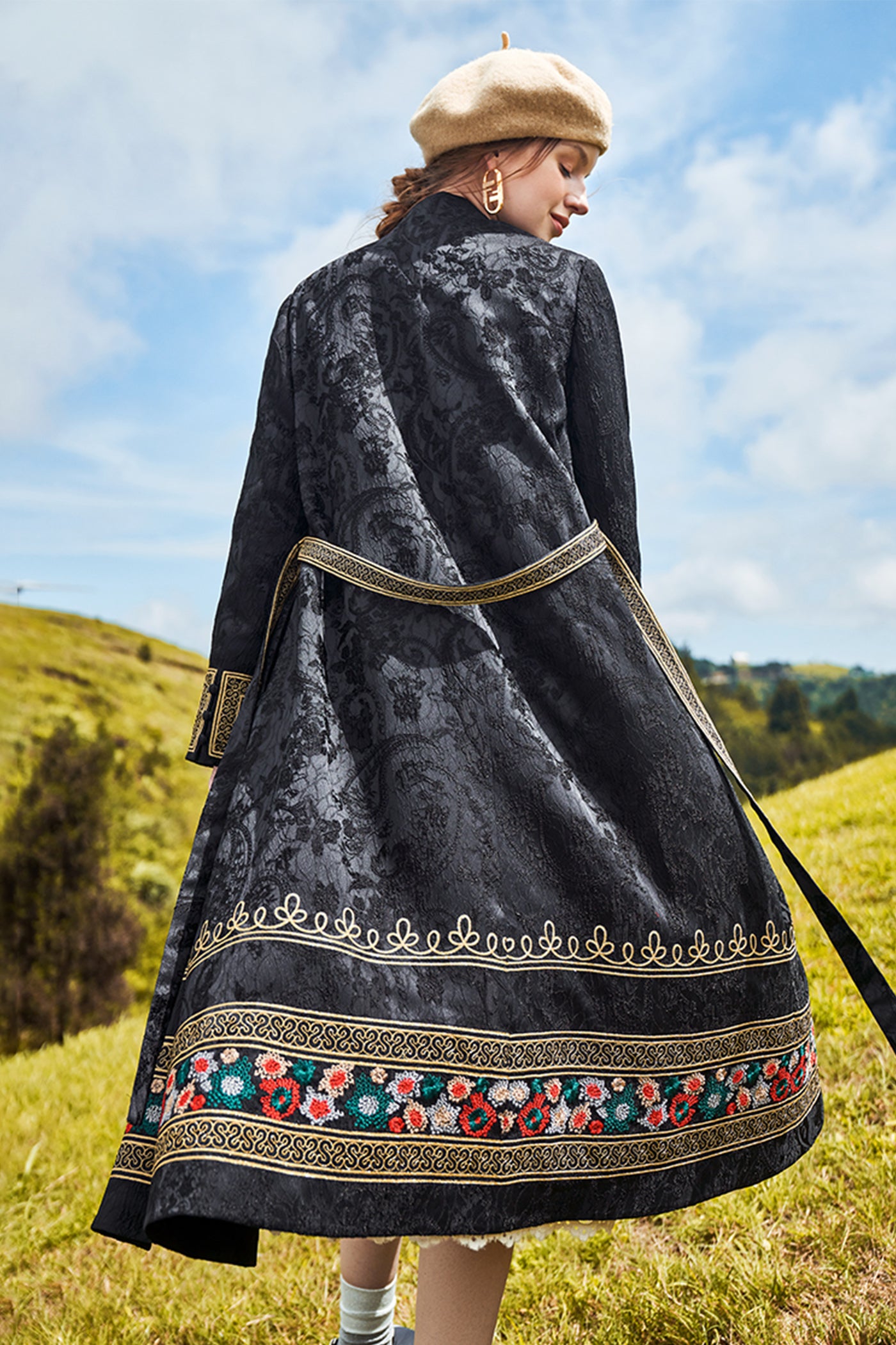 KAMILAN New Chinese Style Embroidered Trench Coat – 2025 Autumn Elegant Long Flared Hem Casual Outerwear