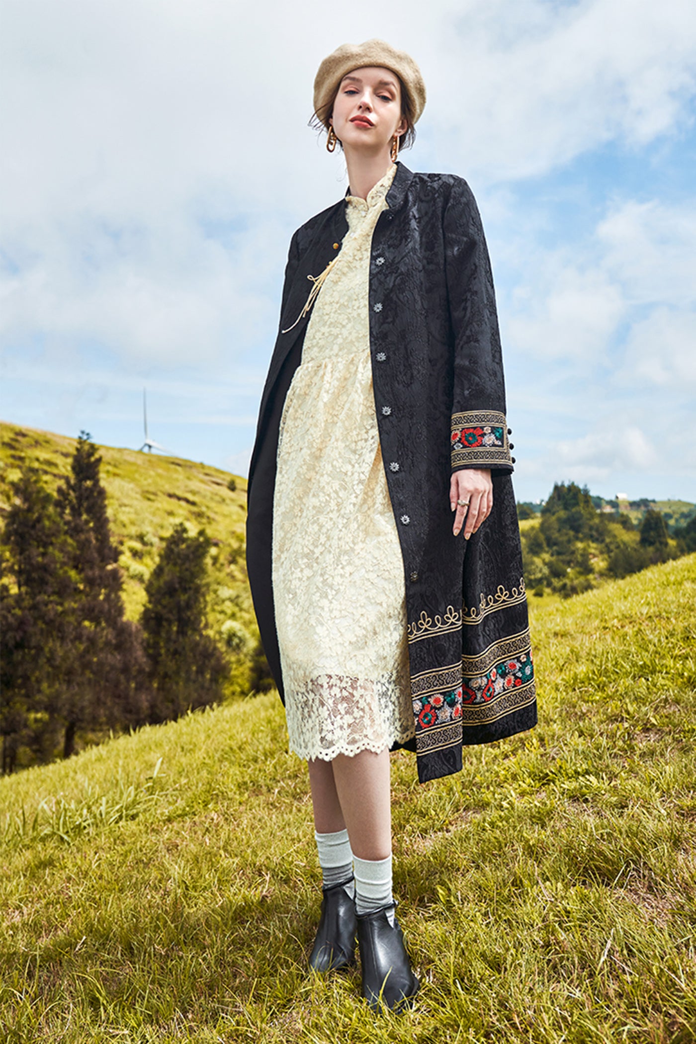 KAMILAN New Chinese Style Embroidered Trench Coat – 2025 Autumn Elegant Long Flared Hem Casual Outerwear