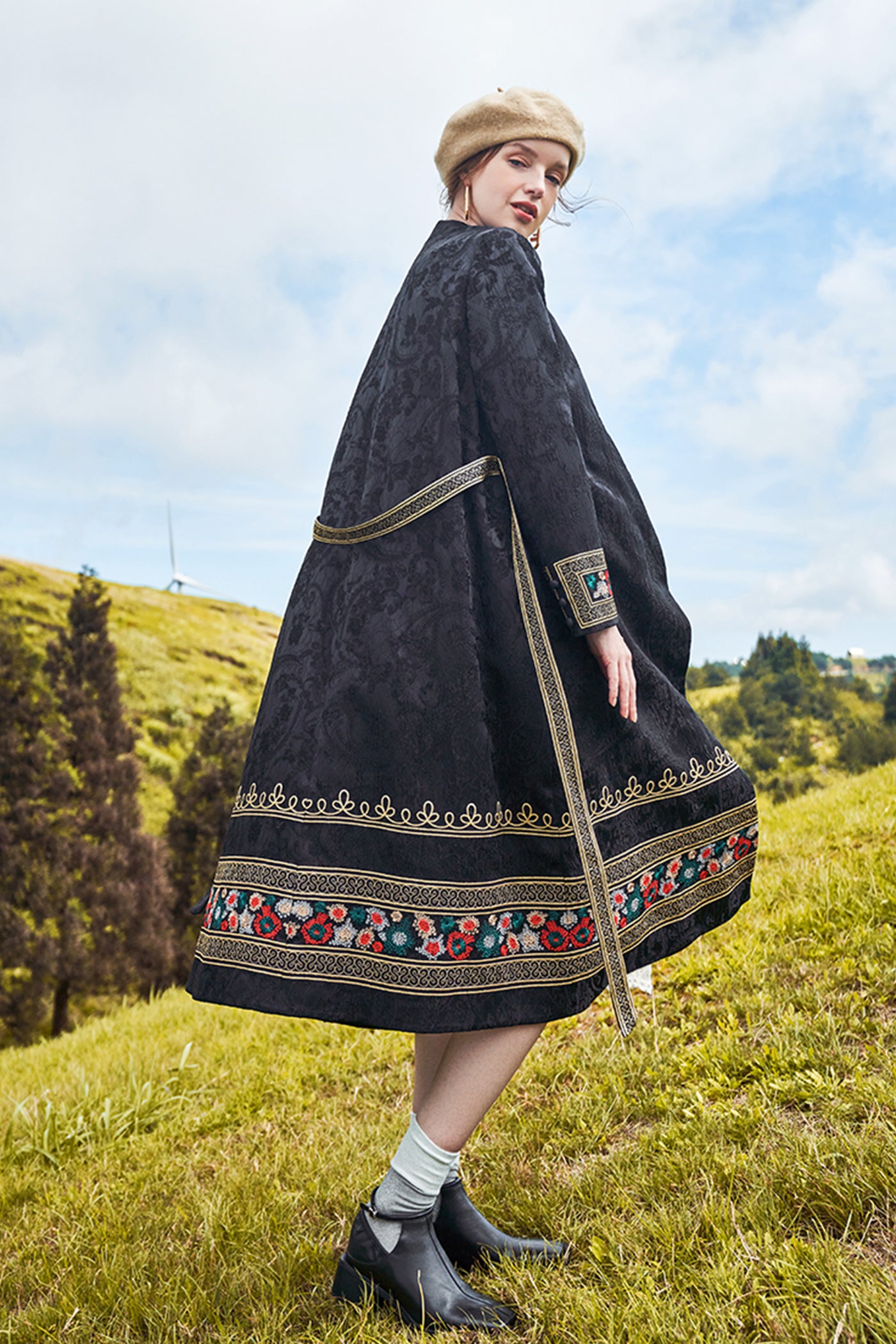 KAMILAN New Chinese Style Embroidered Trench Coat – 2025 Autumn Elegant Long Flared Hem Casual Outerwear