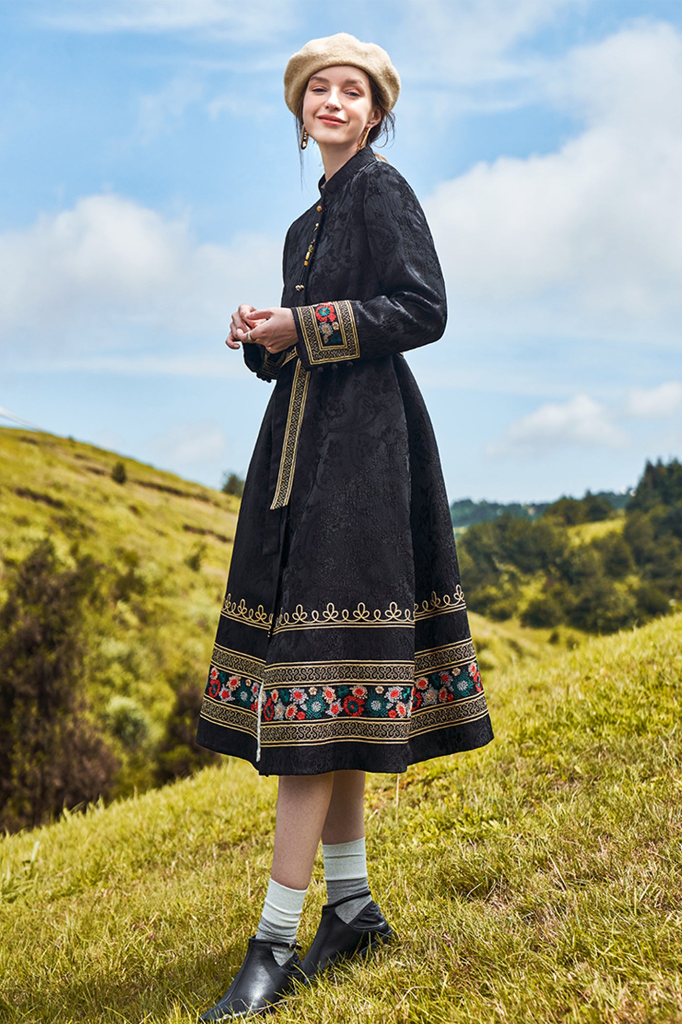 KAMILAN New Chinese Style Embroidered Trench Coat – 2025 Autumn Elegant Long Flared Hem Casual Outerwear