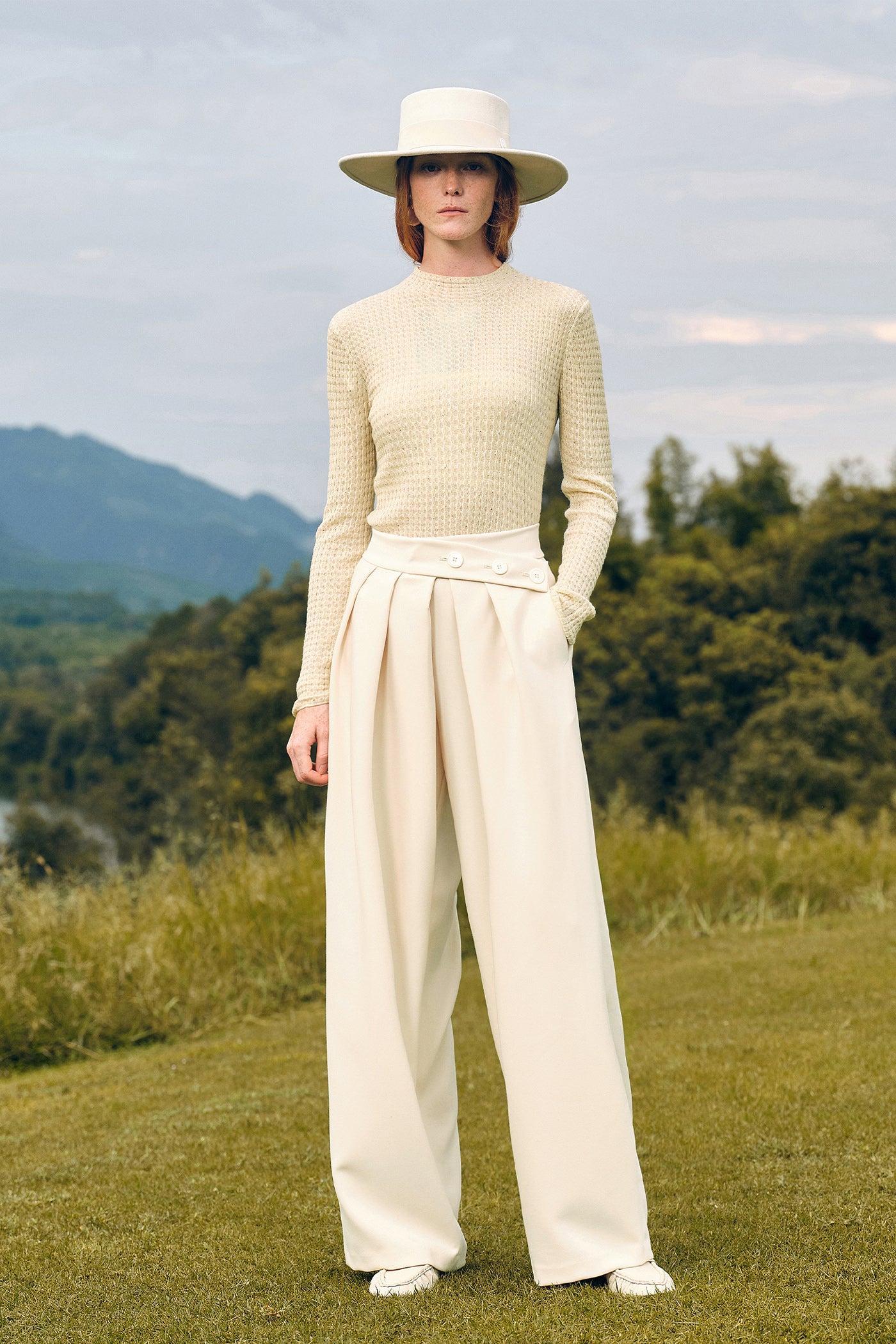 KAMILAN French-Inspired Short Knit Top – 2025 Autumn Collection | Unique Design & Versatile Layering Piece for Women