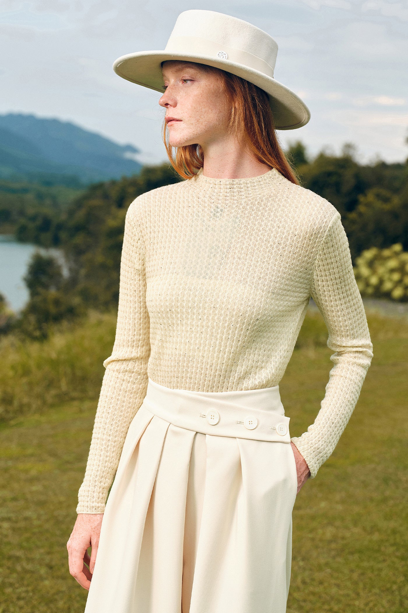 KAMILAN French-Inspired Short Knit Top – 2025 Autumn Collection | Unique Design & Versatile Layering Piece for Women