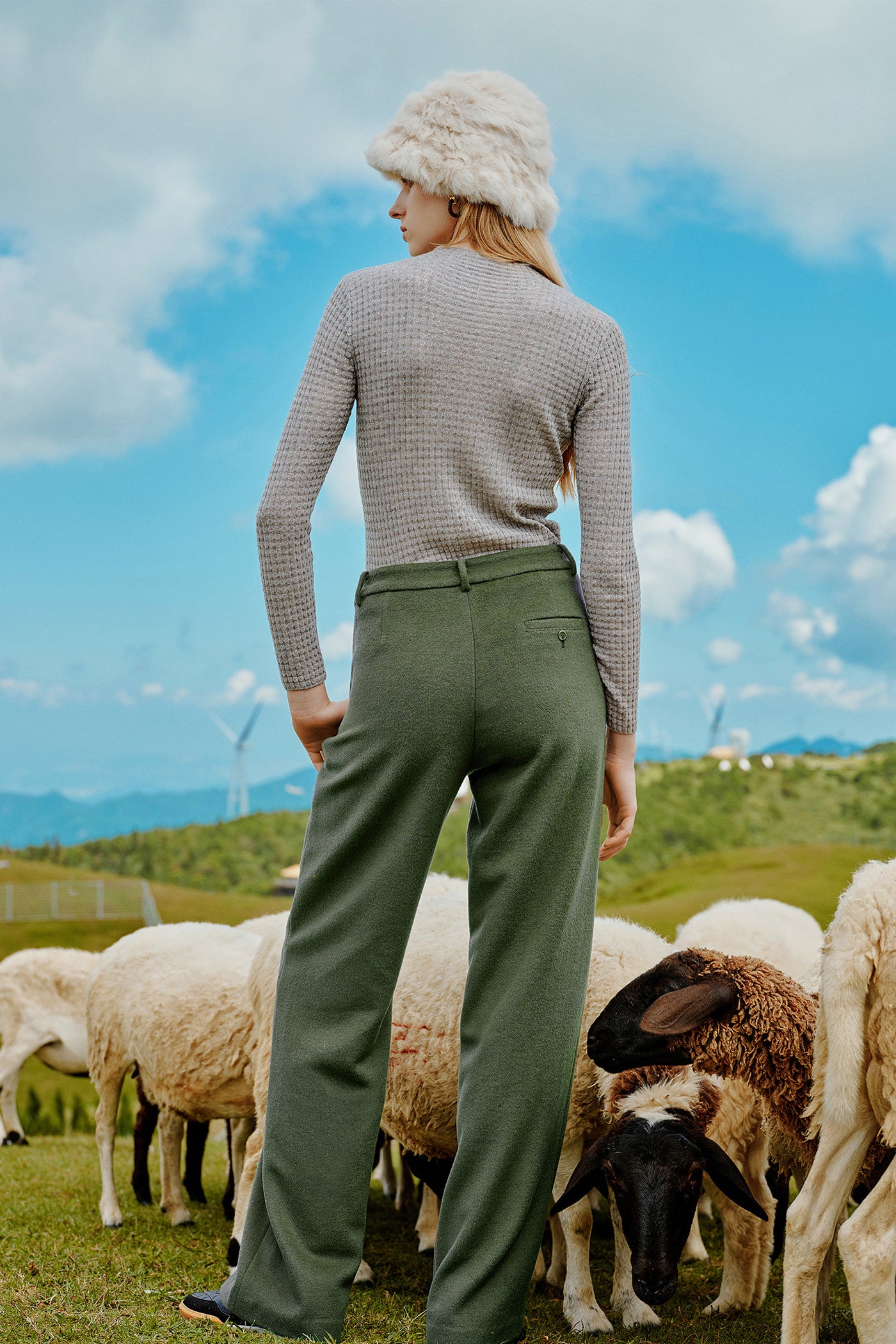 KAMILAN French-Inspired Short Knit Top – 2025 Autumn Collection | Unique Design & Versatile Layering Piece for Women