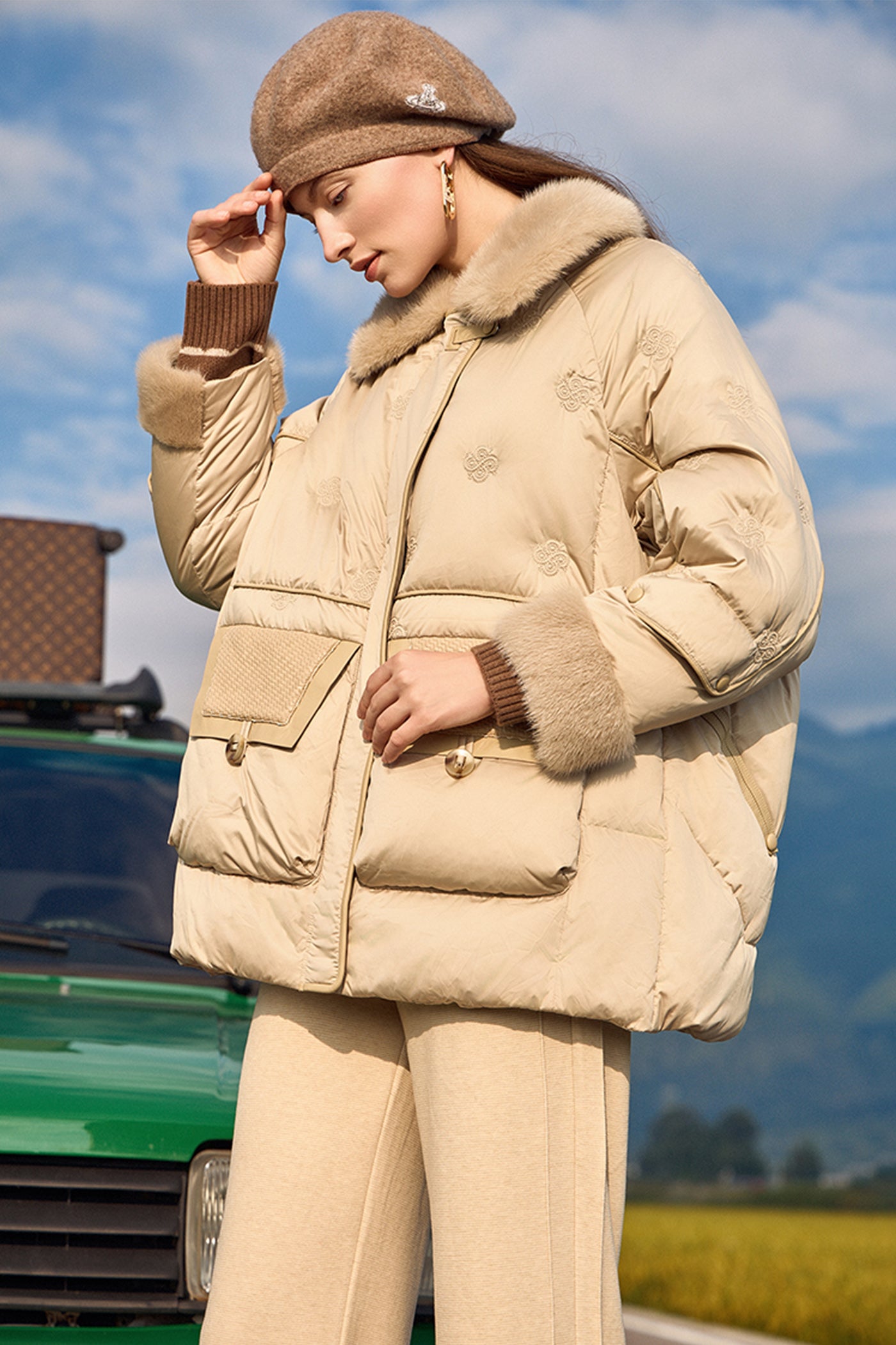 KAMILAN Women's Short Goose Down Coat – 2025 Winter Warm Jacket with Mink Fur Collar Detail