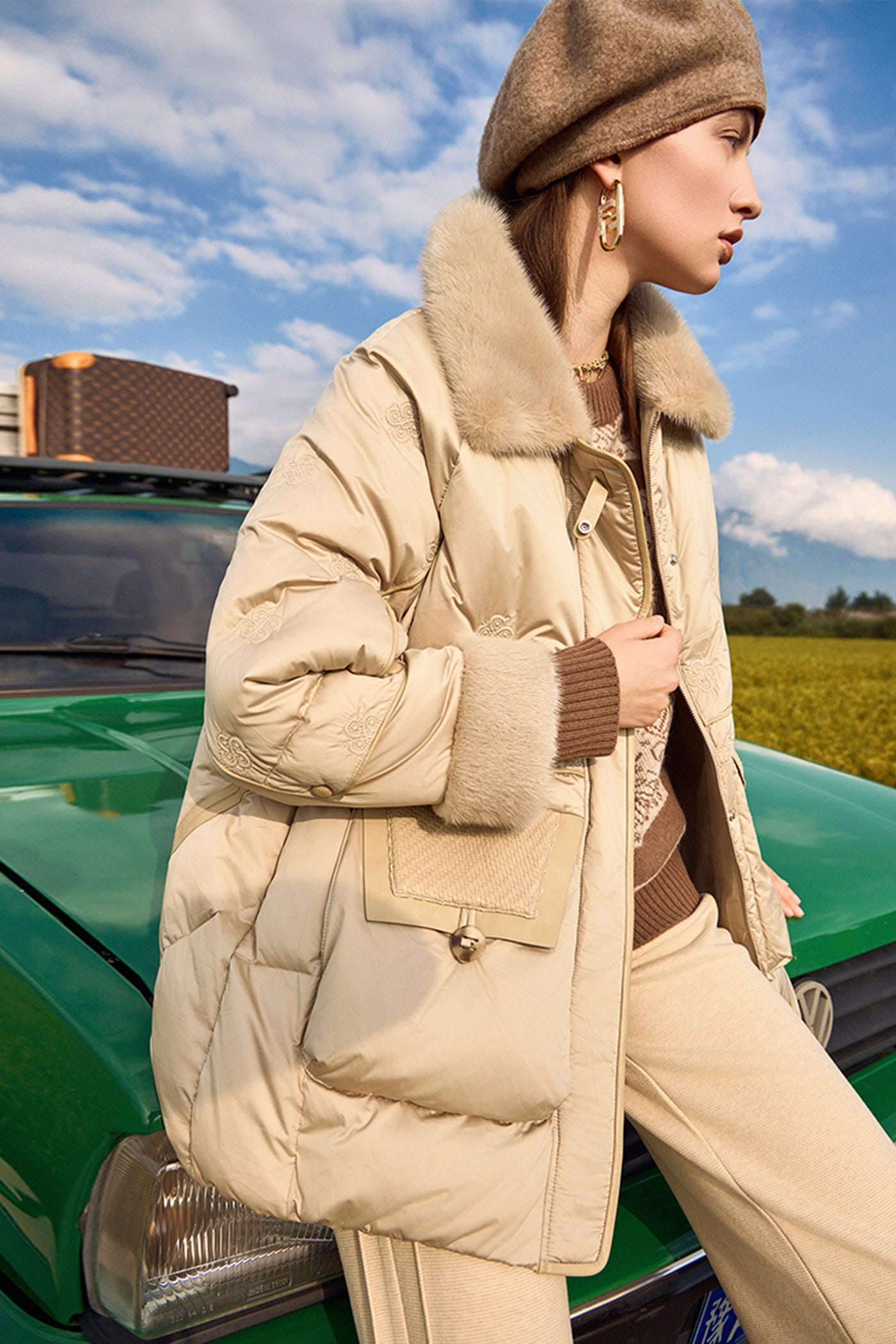 KAMILAN Women's Short Goose Down Coat – 2025 Winter Warm Jacket with Mink Fur Collar Detail
