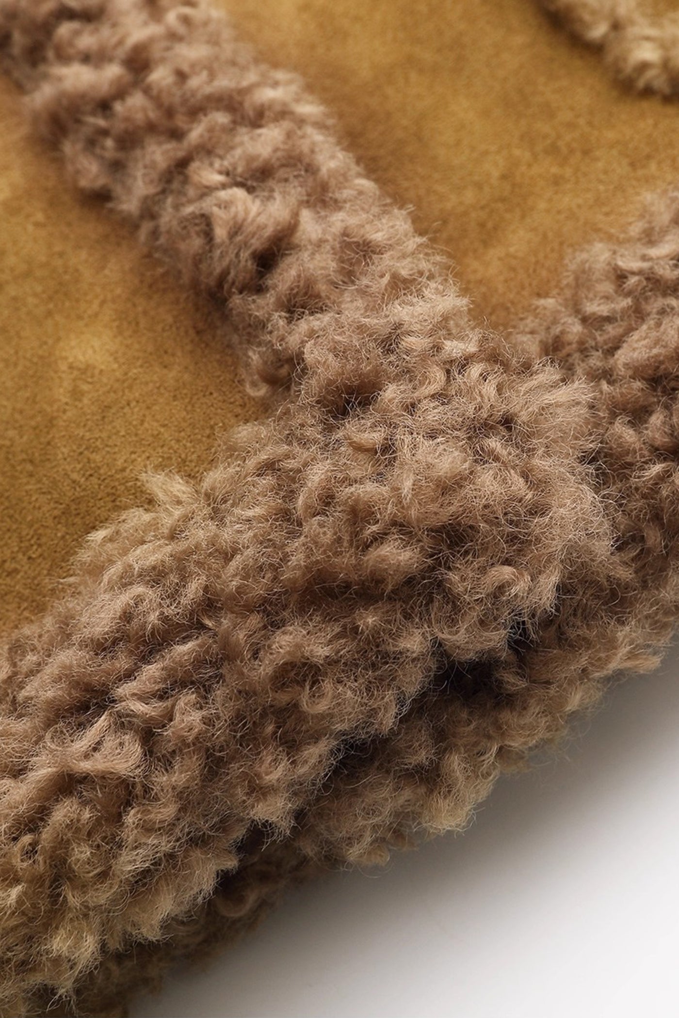 KAMILAN Shearling-Trimmed Wool Jacket with Structured Collar