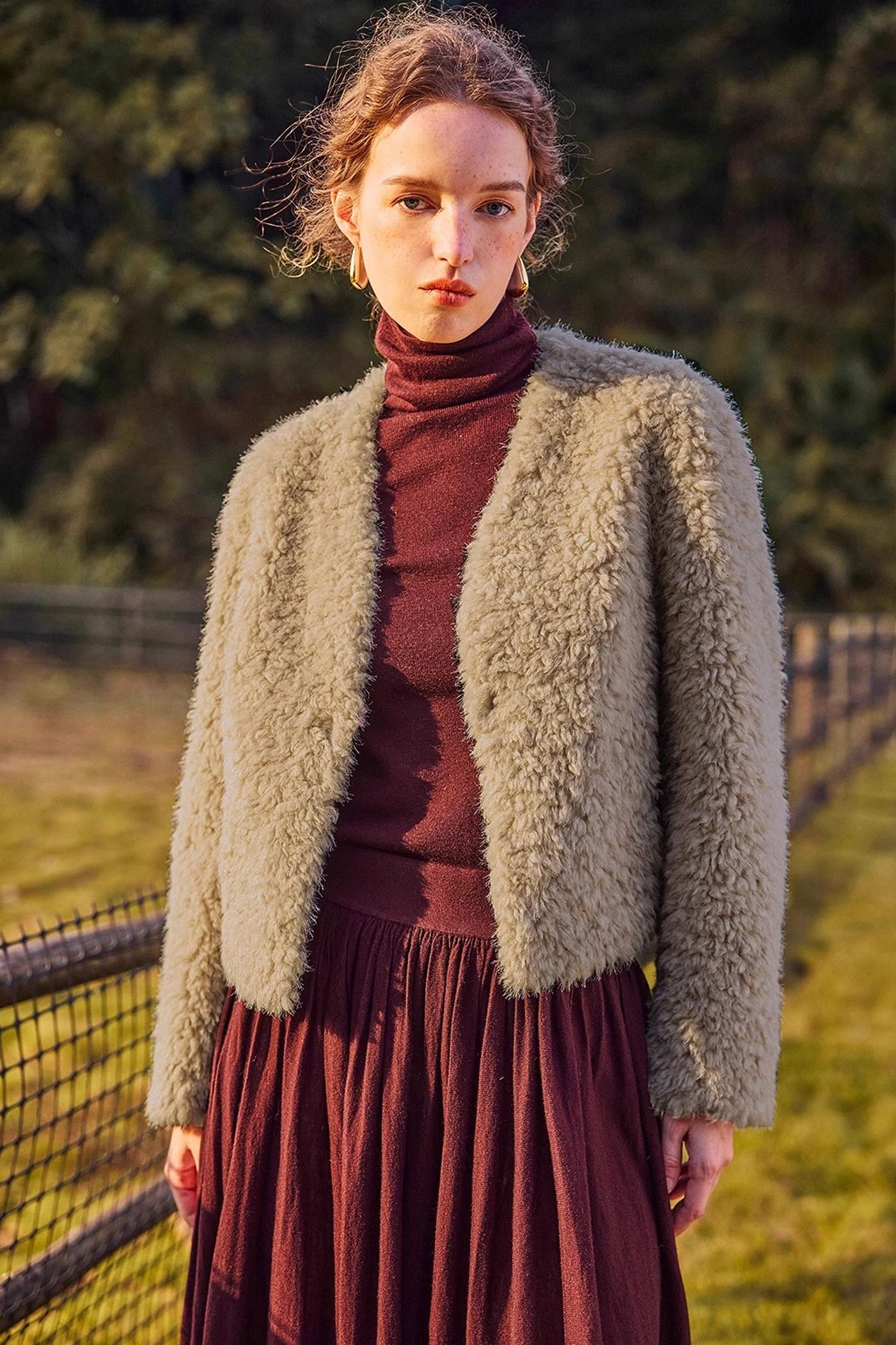 KAMILAN faux fur one V-neck environmental protection fur women's winter short warm Mao Maofaux fur coat.